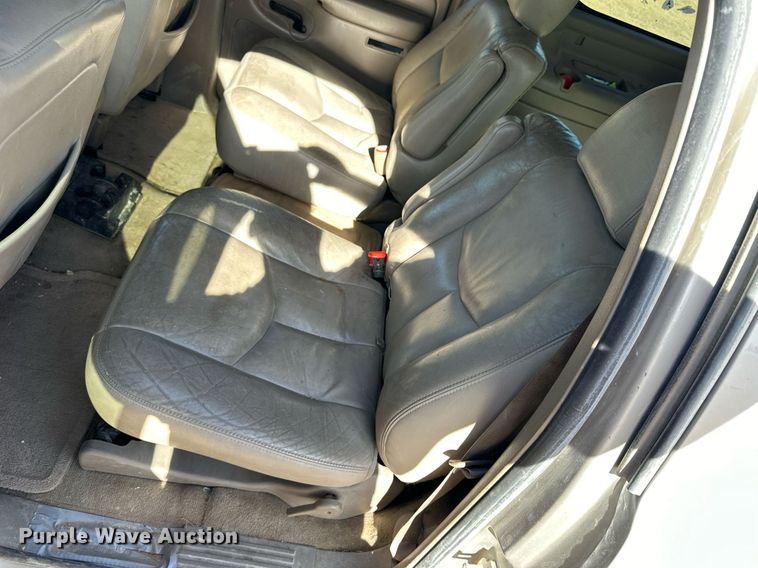 image for item OK9177 2004 Chevrolet Suburban  SUV