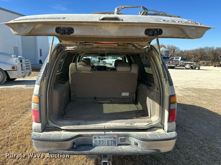 image for item OK9177 2004 Chevrolet Suburban  SUV