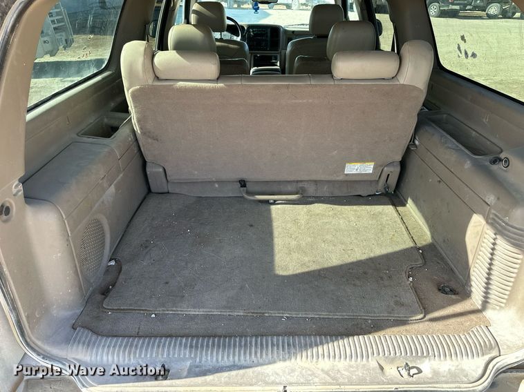 image for item OK9177 2004 Chevrolet Suburban  SUV