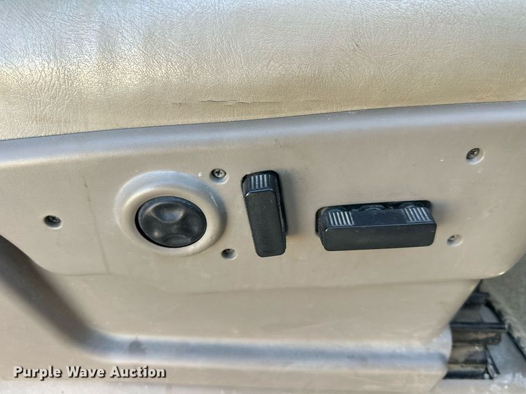 image for item OK9177 2004 Chevrolet Suburban  SUV