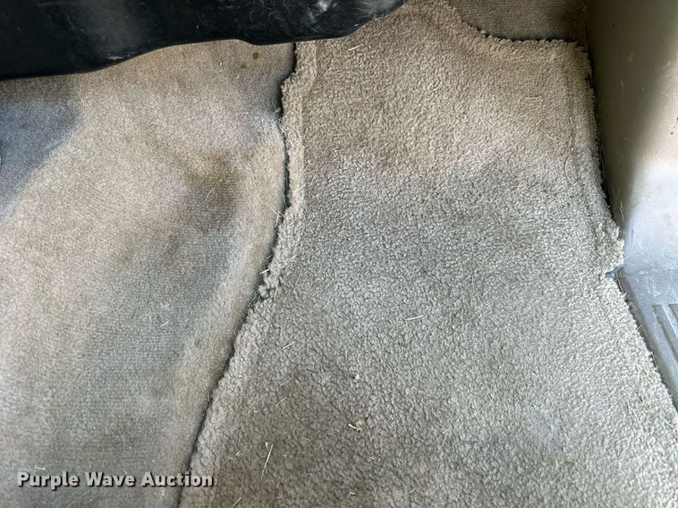 image for item OK9177 2004 Chevrolet Suburban  SUV