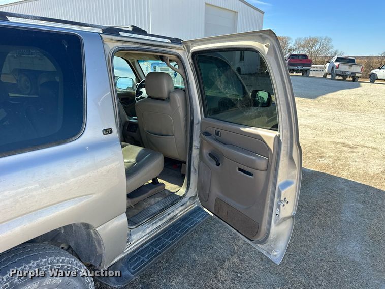 image for item OK9177 2004 Chevrolet Suburban  SUV