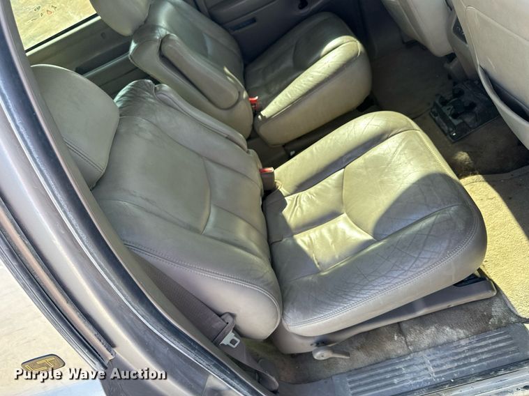 image for item OK9177 2004 Chevrolet Suburban  SUV