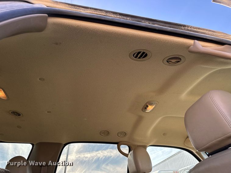 image for item OK9177 2004 Chevrolet Suburban  SUV