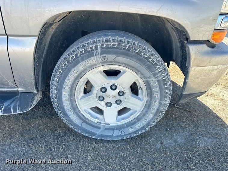 image for item OK9177 2004 Chevrolet Suburban  SUV