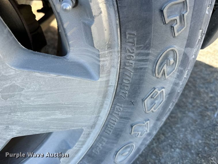 image for item OK9177 2004 Chevrolet Suburban  SUV