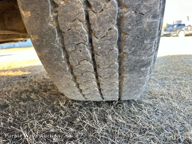 image for item OK9177 2004 Chevrolet Suburban  SUV