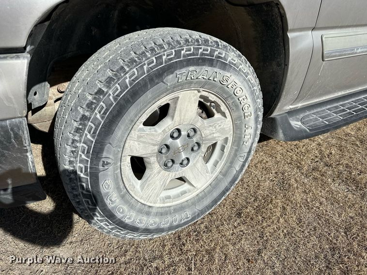 image for item OK9177 2004 Chevrolet Suburban  SUV