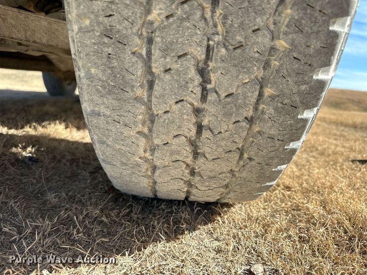 image for item OK9177 2004 Chevrolet Suburban  SUV