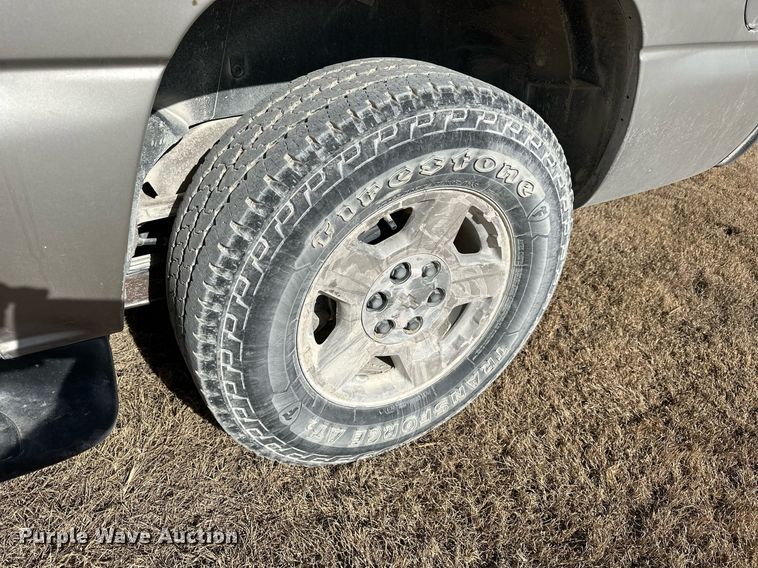 image for item OK9177 2004 Chevrolet Suburban  SUV