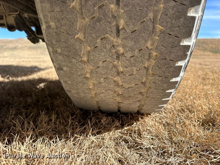 image for item OK9177 2004 Chevrolet Suburban  SUV