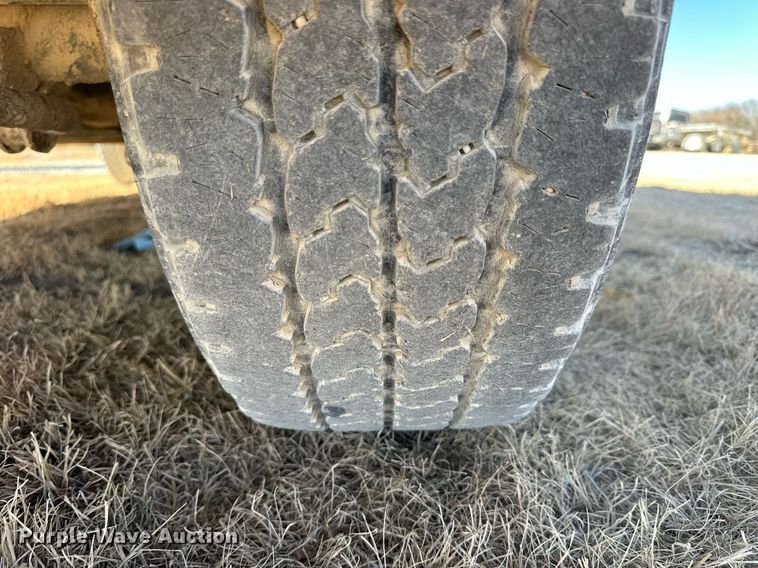 image for item OK9177 2004 Chevrolet Suburban  SUV