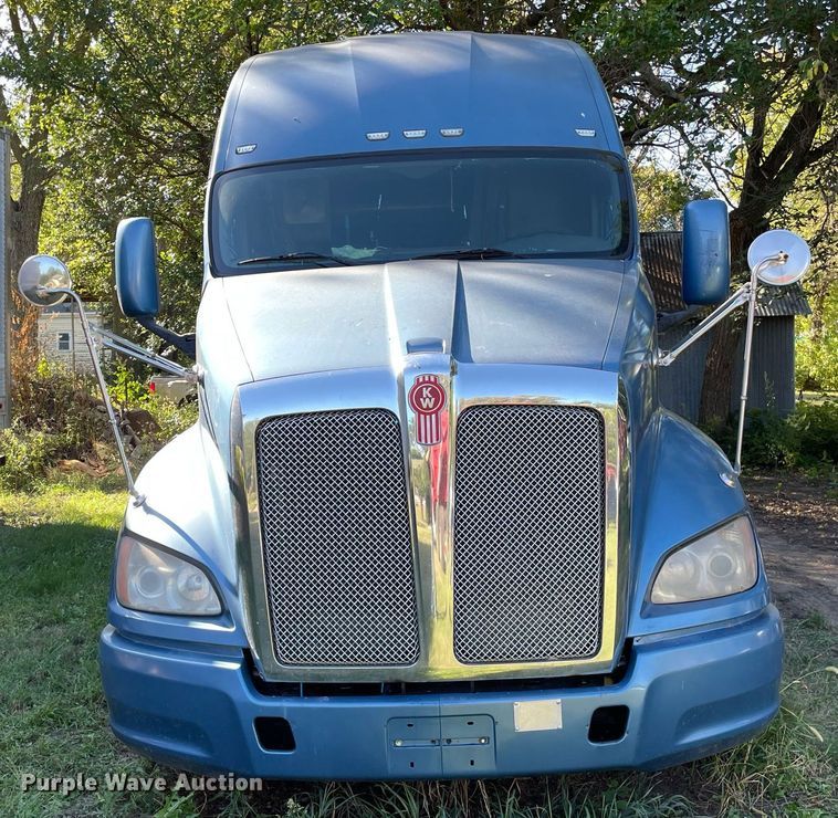 image for item DI5178 2012 Kenworth T700  semi truck