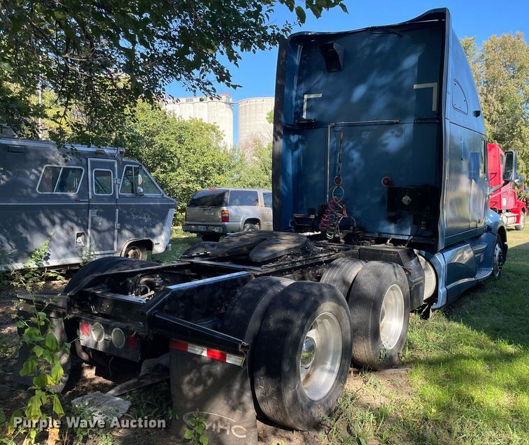 image for item DI5178 2012 Kenworth T700  semi truck