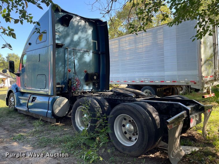 image for item DI5178 2012 Kenworth T700  semi truck