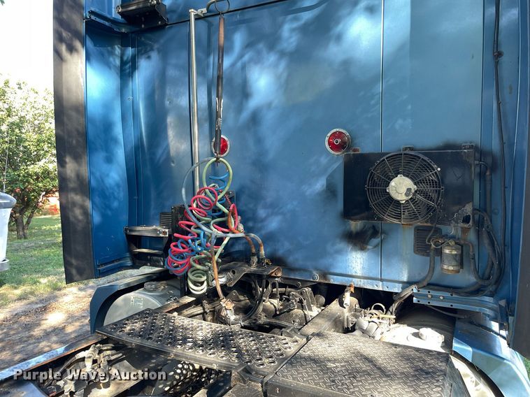 image for item DI5178 2012 Kenworth T700  semi truck