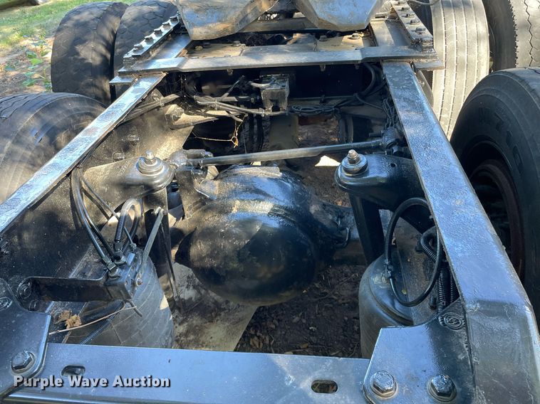 image for item DI5178 2012 Kenworth T700  semi truck