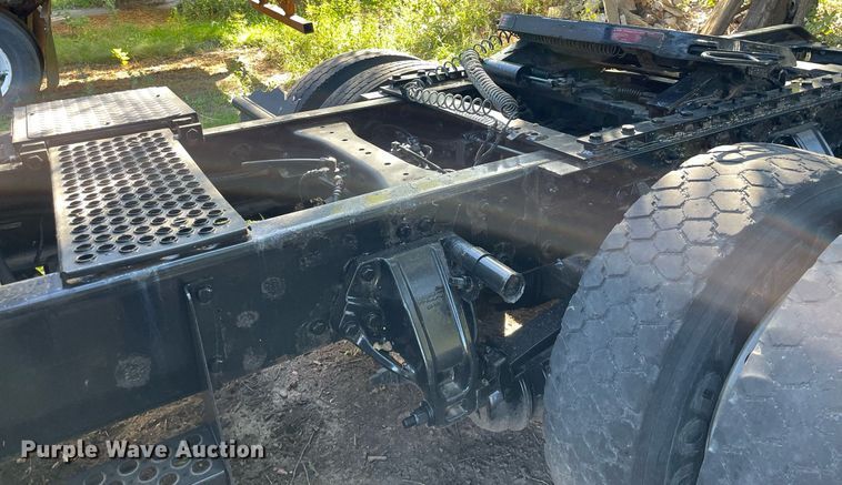 image for item DI5178 2012 Kenworth T700  semi truck