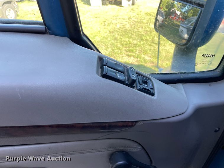 image for item DI5178 2012 Kenworth T700  semi truck