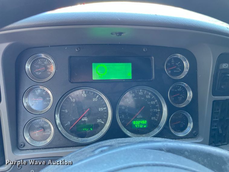 image for item DI5178 2012 Kenworth T700  semi truck