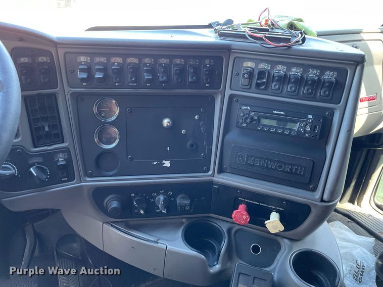 image for item DI5178 2012 Kenworth T700  semi truck