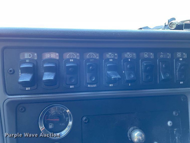 image for item DI5178 2012 Kenworth T700  semi truck