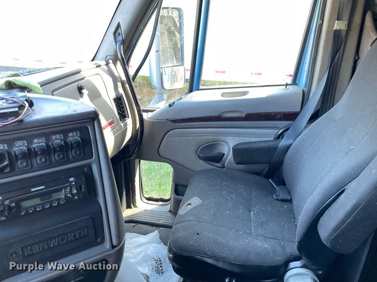 image for item DI5178 2012 Kenworth T700  semi truck