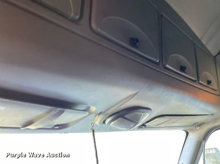 image for item DI5178 2012 Kenworth T700  semi truck