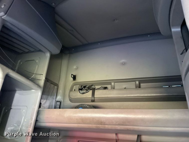 image for item DI5178 2012 Kenworth T700  semi truck