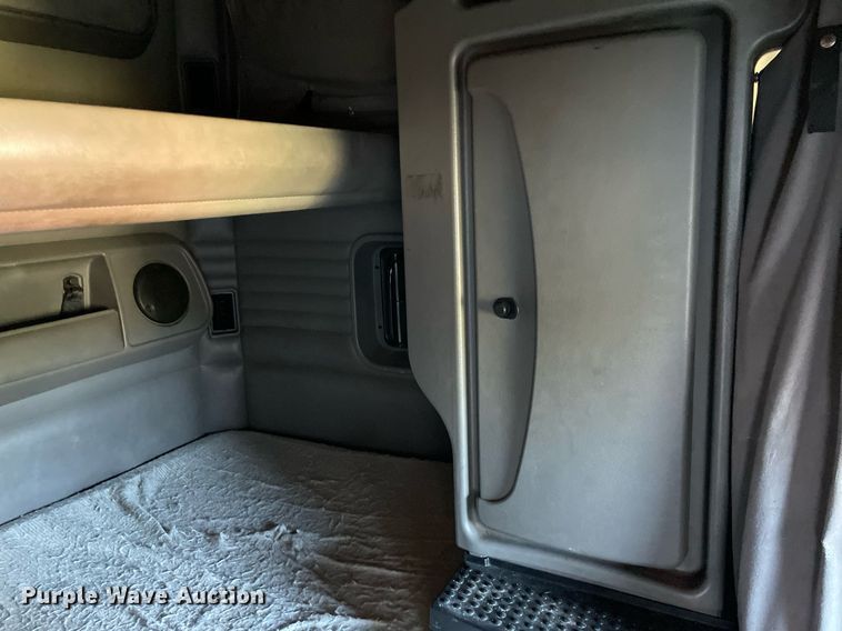 image for item DI5178 2012 Kenworth T700  semi truck