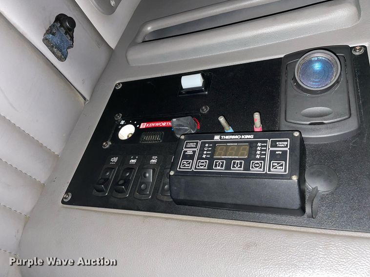 image for item DI5178 2012 Kenworth T700  semi truck