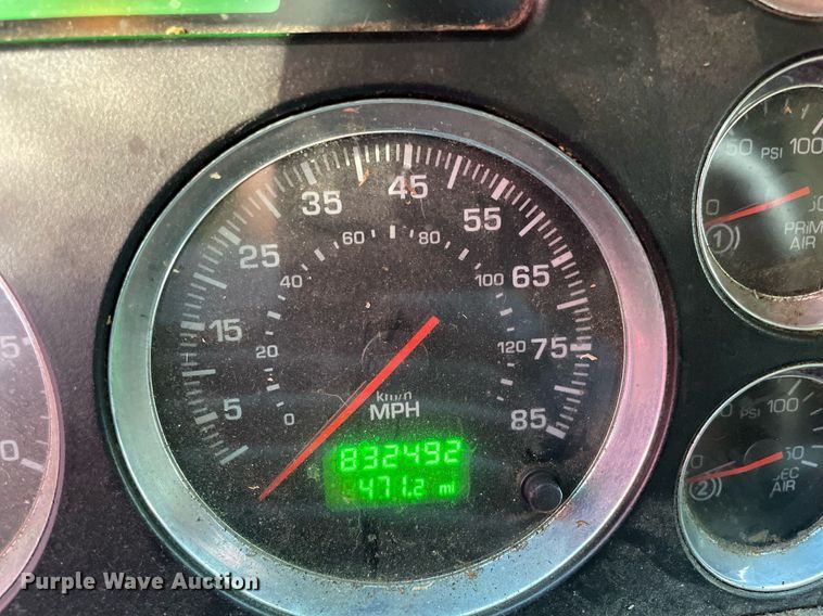 image for item DI5178 2012 Kenworth T700  semi truck