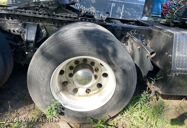 image for item DI5178 2012 Kenworth T700  semi truck