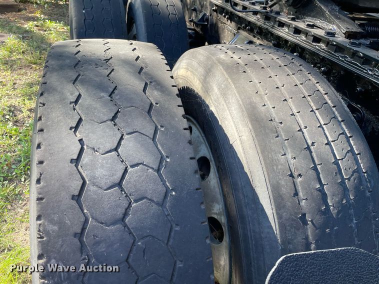 image for item DI5178 2012 Kenworth T700  semi truck