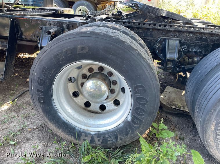 image for item DI5178 2012 Kenworth T700  semi truck