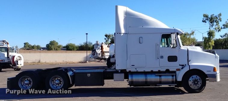 image for item DK8792 1996 Volvo  semi truck