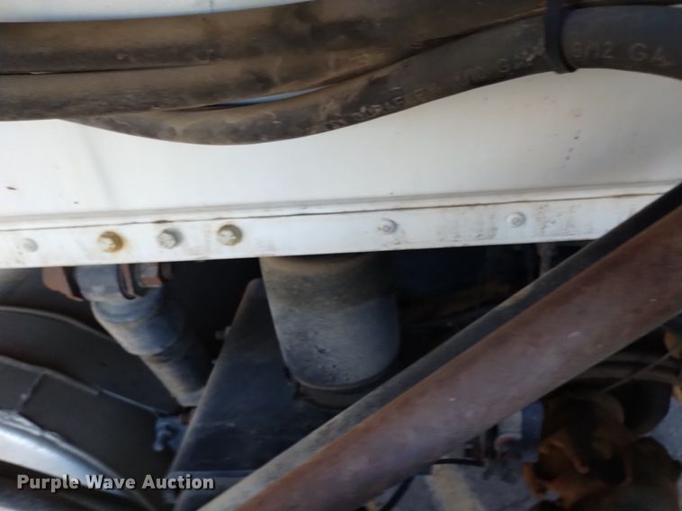 image for item DK8792 1996 Volvo  semi truck