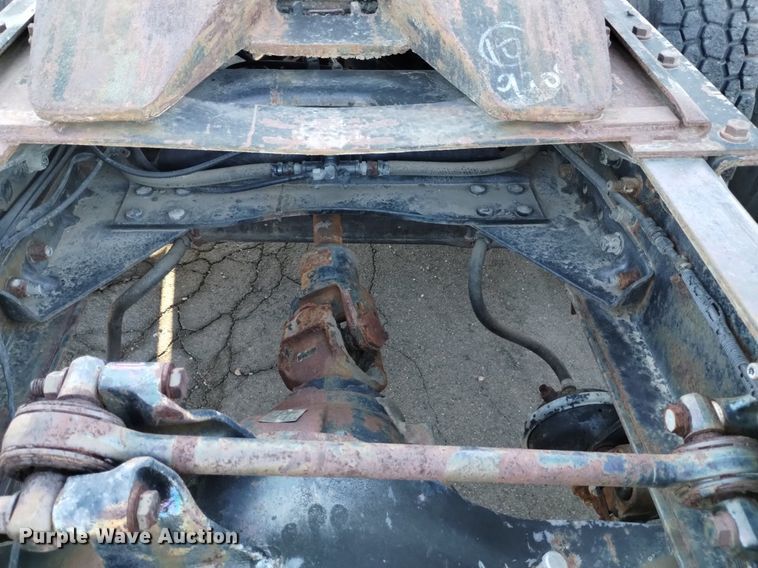 image for item DK8792 1996 Volvo  semi truck