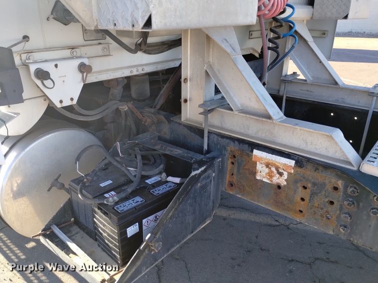 image for item DK8792 1996 Volvo  semi truck