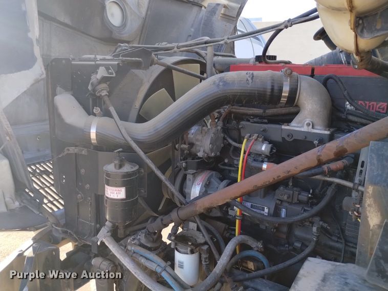 image for item DK8792 1996 Volvo  semi truck