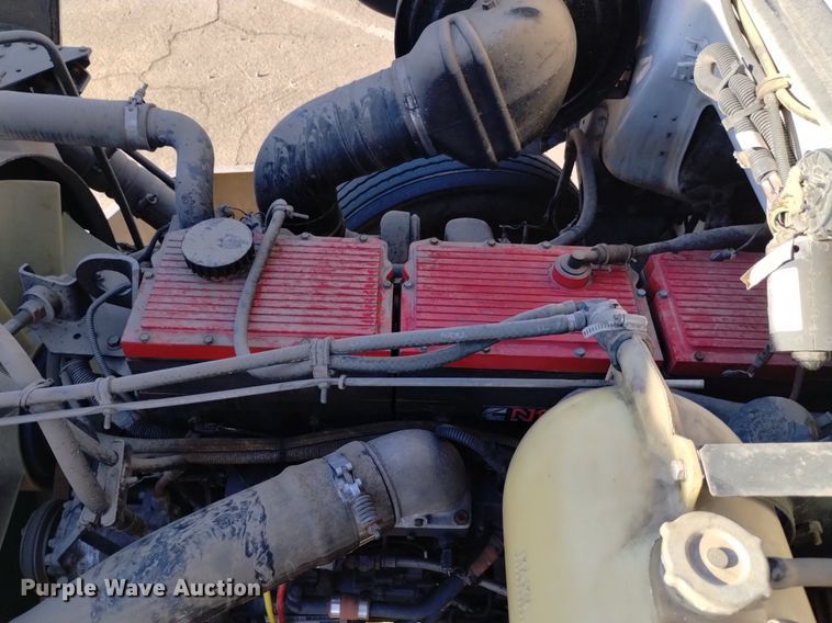 image for item DK8792 1996 Volvo  semi truck