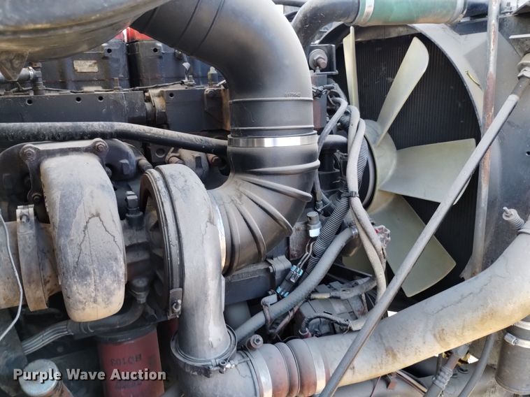 image for item DK8792 1996 Volvo  semi truck