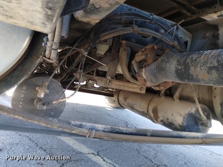 image for item DK8792 1996 Volvo  semi truck