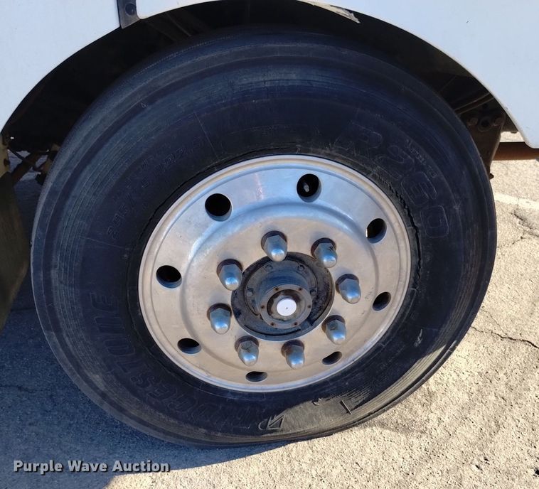 image for item DK8792 1996 Volvo  semi truck