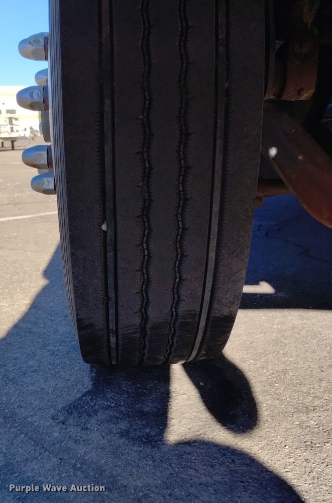 image for item DK8792 1996 Volvo  semi truck