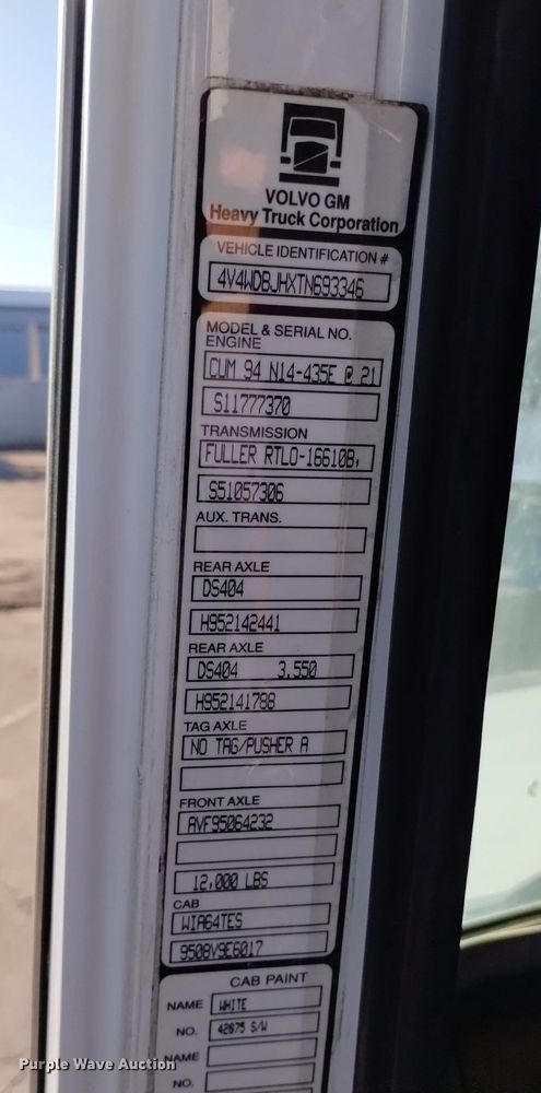 image for item DK8792 1996 Volvo  semi truck