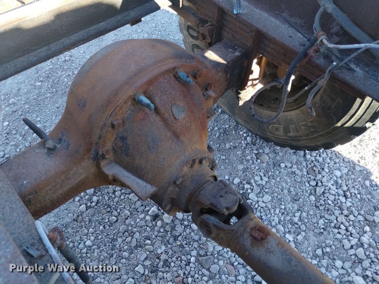 image for item DK8904 2003 GMC T7500  truck cab and chassis