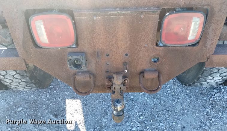 image for item DK8904 2003 GMC T7500  truck cab and chassis