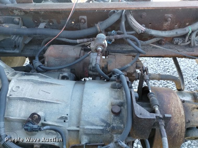 image for item DK8904 2003 GMC T7500  truck cab and chassis