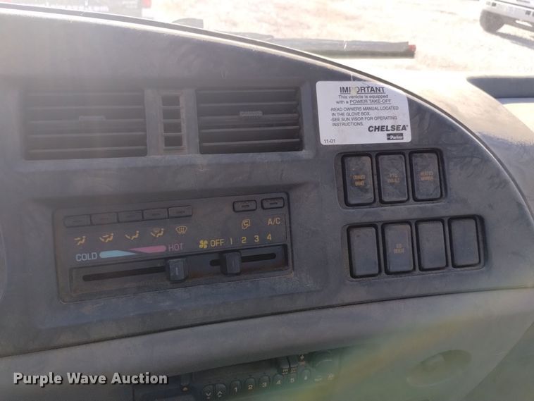 image for item DK8904 2003 GMC T7500  truck cab and chassis